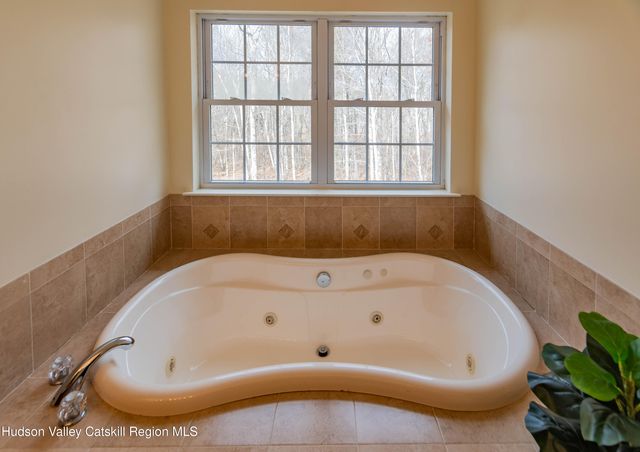 93 Glen Rock Circle, Highland, NY 12528