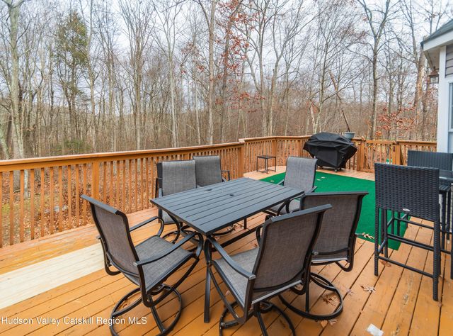 93 Glen Rock Circle, Highland, NY 12528