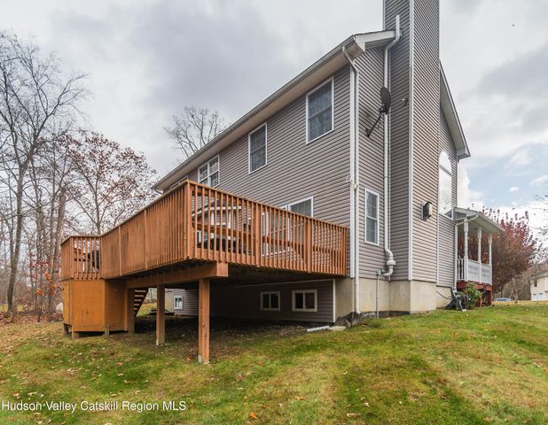 93 Glen Rock Circle, Highland, NY 12528