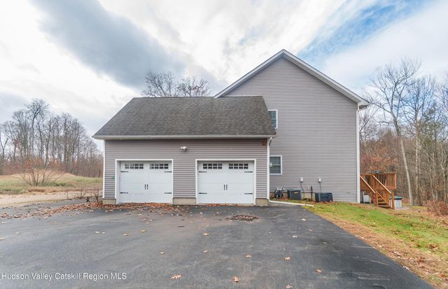 93 Glen Rock Circle, Highland, NY 12528