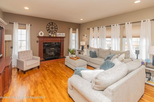 93 Glen Rock Circle, Highland, NY 12528