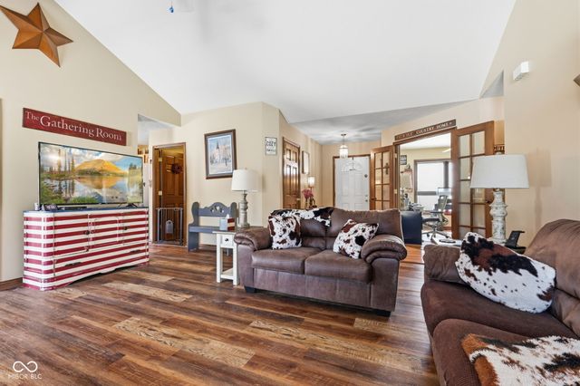 4642 Aquaduct Drive, Greenwood, IN 46142