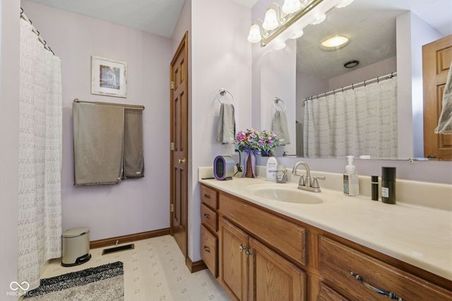 4642 Aquaduct Drive, Greenwood, IN 46142