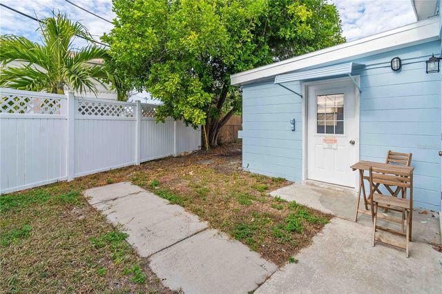 140 112TH AVENUE N 4, St Petersburg, FL 33716