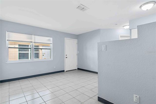 140 112TH AVENUE N 4, St Petersburg, FL 33716