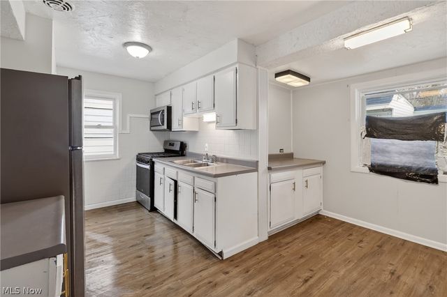 5571 Oakwood Avenue, Maple Heights, OH 44137