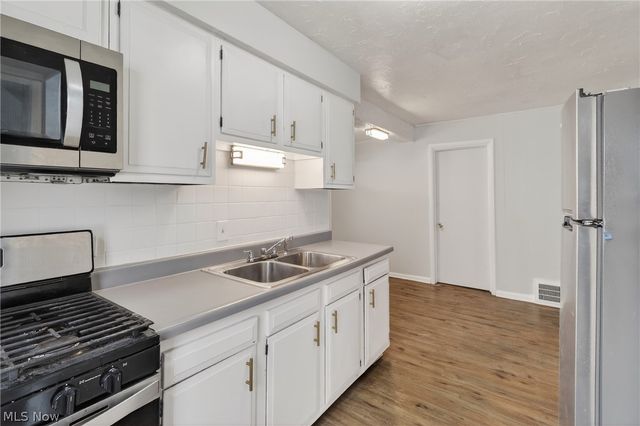 5571 Oakwood Avenue, Maple Heights, OH 44137