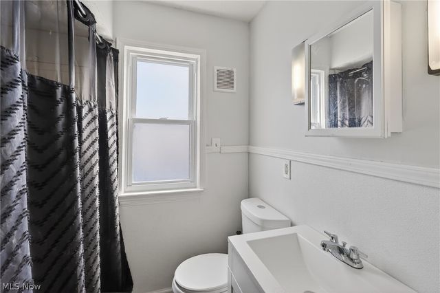 5571 Oakwood Avenue, Maple Heights, OH 44137