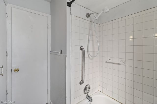 5571 Oakwood Avenue, Maple Heights, OH 44137