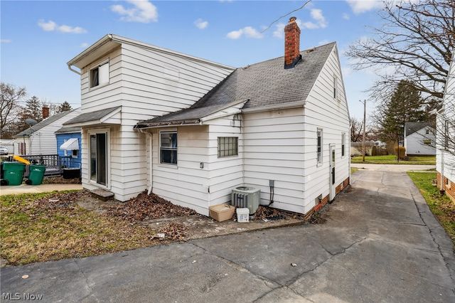 5571 Oakwood Avenue, Maple Heights, OH 44137