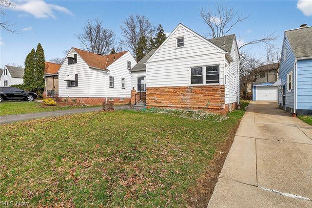 5571 Oakwood Avenue, Maple Heights, OH 44137