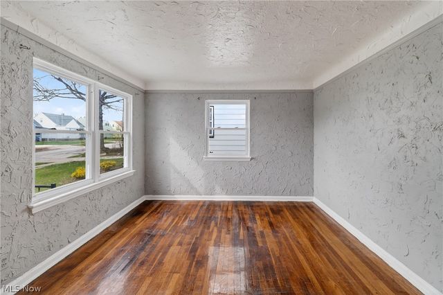 5571 Oakwood Avenue, Maple Heights, OH 44137