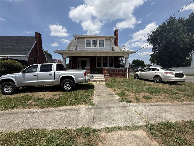 200 Cedar AVE, Vinton, VA 24179