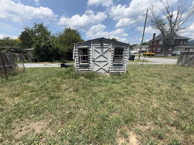 200 Cedar AVE, Vinton, VA 24179
