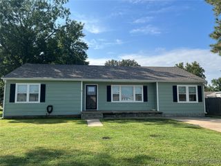 318 E 11th Street, Dewey, OK 74029