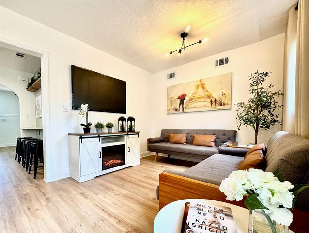 4202 N SEMINOLE AVENUE, Tampa, FL 33603