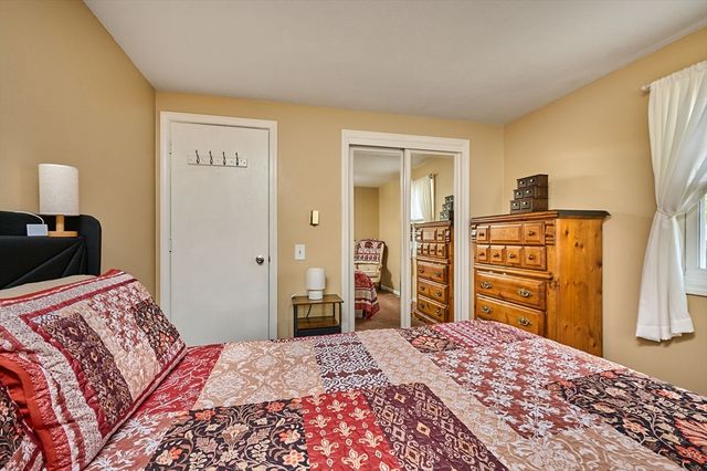 50 Phelps St, Easthampton, MA 01027