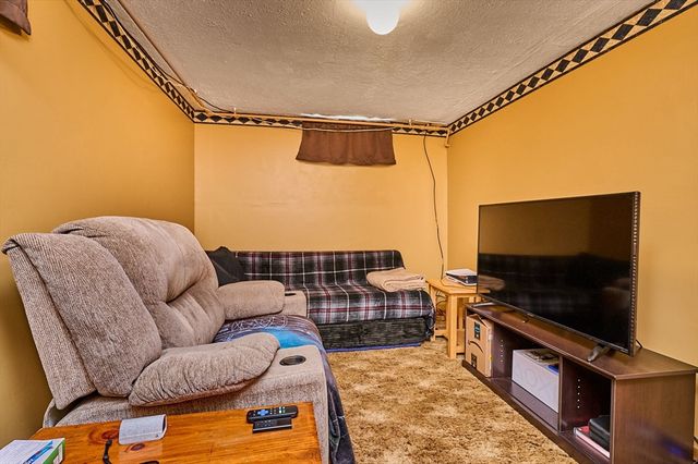 50 Phelps St, Easthampton, MA 01027