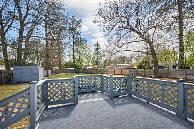 50 Phelps St, Easthampton, MA 01027