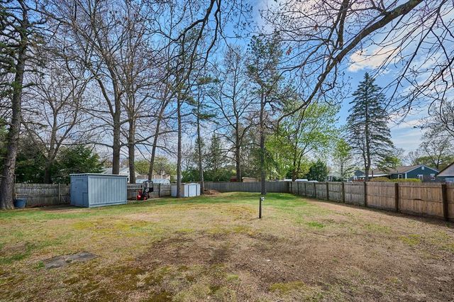 50 Phelps St, Easthampton, MA 01027