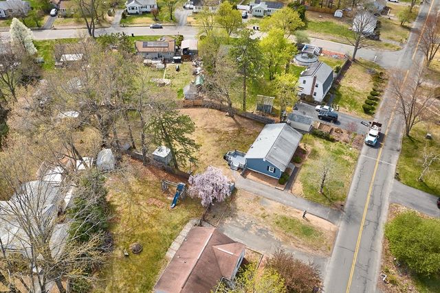 50 Phelps St, Easthampton, MA 01027