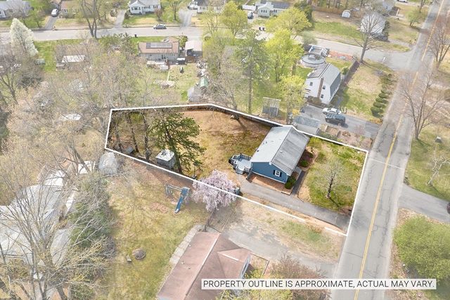 50 Phelps St, Easthampton, MA 01027