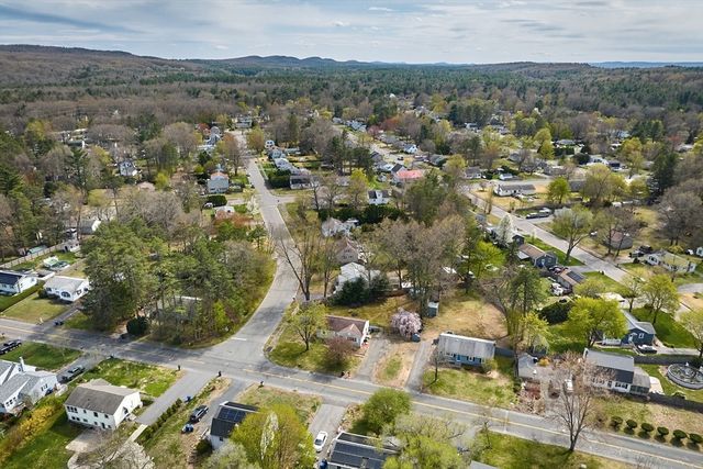 50 Phelps St, Easthampton, MA 01027
