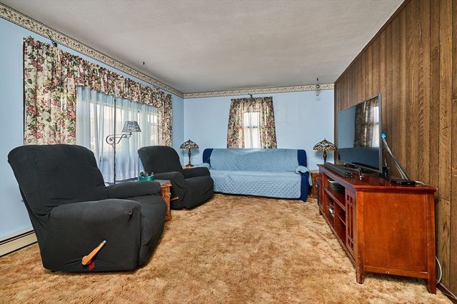 50 Phelps St, Easthampton, MA 01027