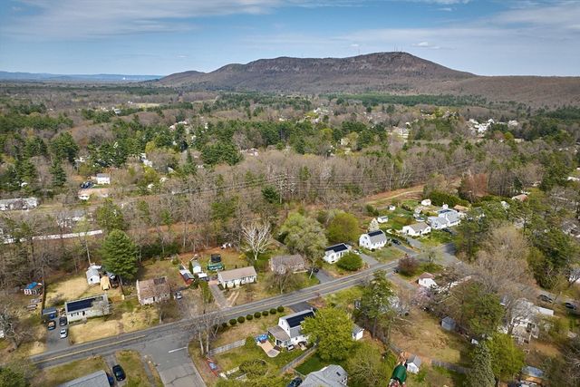 50 Phelps St, Easthampton, MA 01027