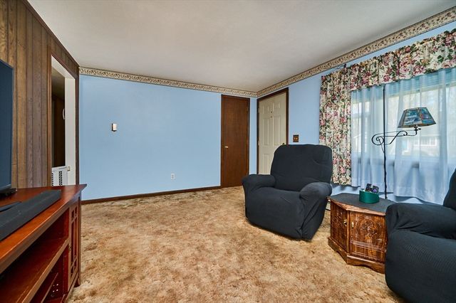 50 Phelps St, Easthampton, MA 01027