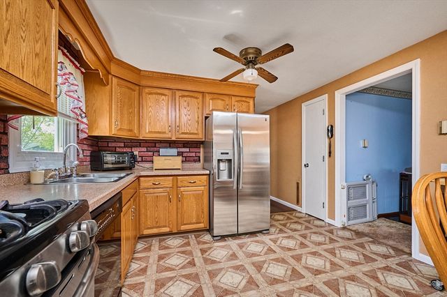 50 Phelps St, Easthampton, MA 01027
