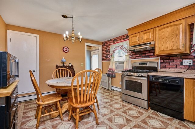 50 Phelps St, Easthampton, MA 01027