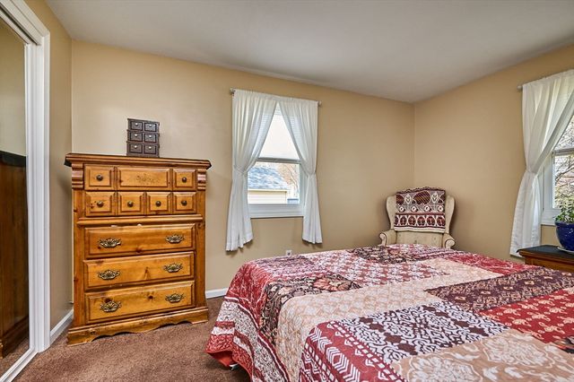 50 Phelps St, Easthampton, MA 01027