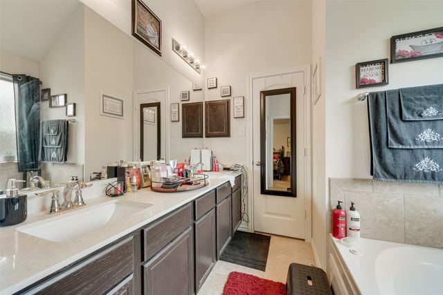 301 Billy Wickliffe Drive, Wilmer, TX 75172