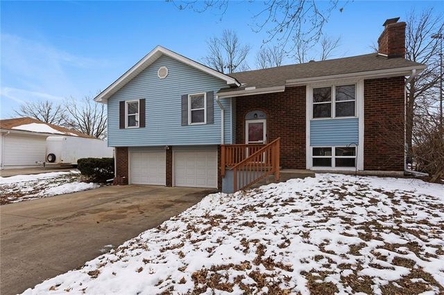 700 W McDowell Avenue, Odessa, MO 64076