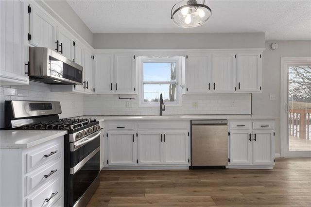 700 W McDowell Avenue, Odessa, MO 64076