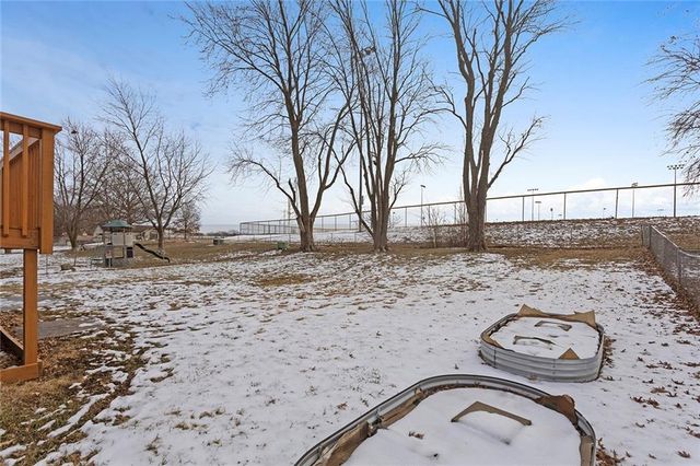 700 W McDowell Avenue, Odessa, MO 64076