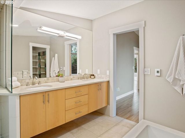 3710 MOHAWK Way, West Linn, OR 97068