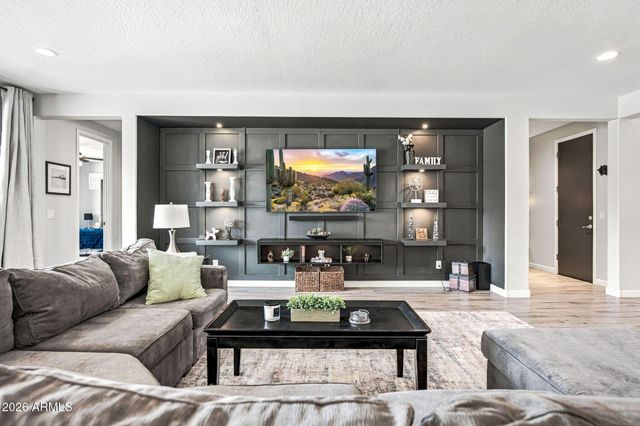10345 E TRILLIUM Avenue, Mesa, AZ 85212
