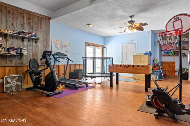 1036 Dye Rd, Clarkrange, TN 38553