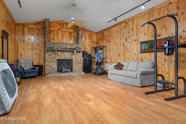 1036 Dye Rd, Clarkrange, TN 38553