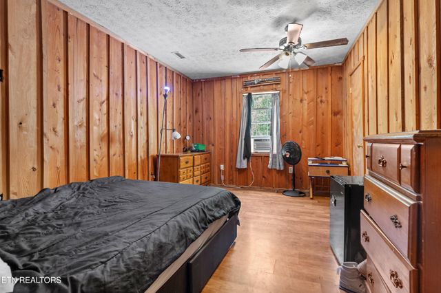 1036 Dye Rd, Clarkrange, TN 38553