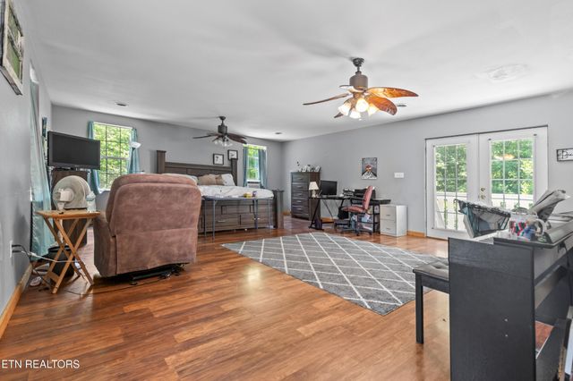 1036 Dye Rd, Clarkrange, TN 38553