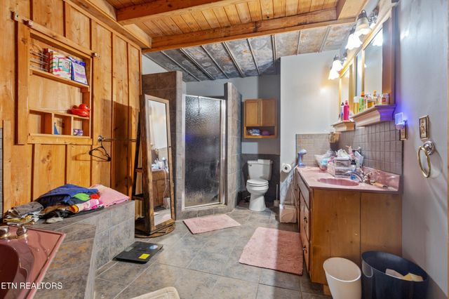 1036 Dye Rd, Clarkrange, TN 38553