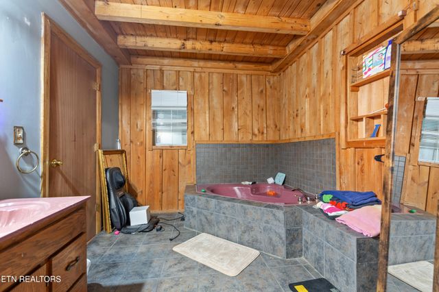 1036 Dye Rd, Clarkrange, TN 38553