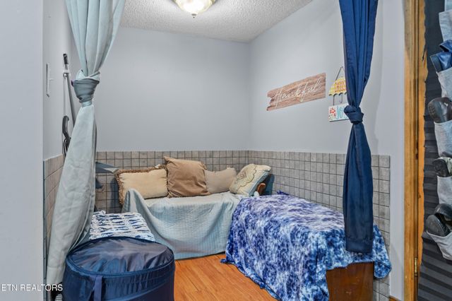 1036 Dye Rd, Clarkrange, TN 38553