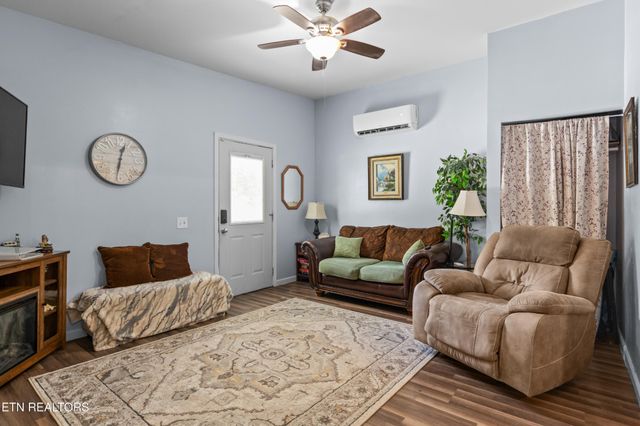 1036 Dye Rd, Clarkrange, TN 38553