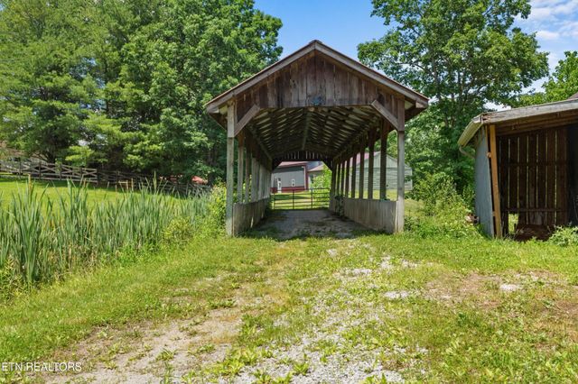 1036 Dye Rd, Clarkrange, TN 38553