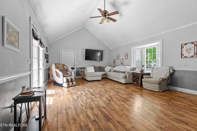 1036 Dye Rd, Clarkrange, TN 38553