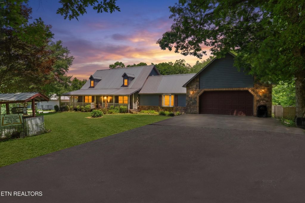 1036 Dye Rd, Clarkrange, TN 38553